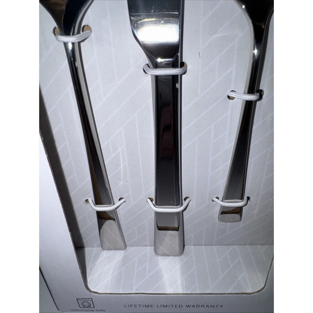 Mikasa Lucia 20 Piece 4 Place Setting Stainless Steel 18/10  New