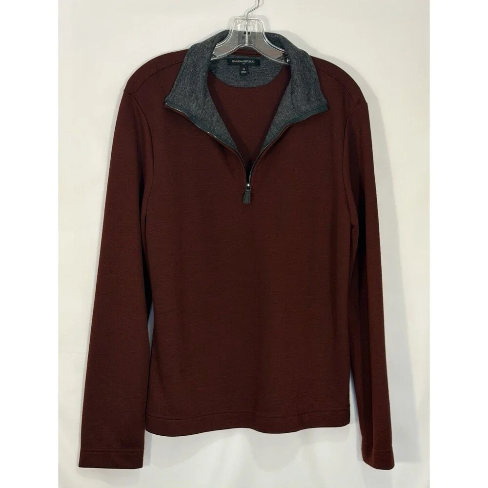 Banana Republic Men’s Half Front Zip Size Medium. Burgundy And Gray