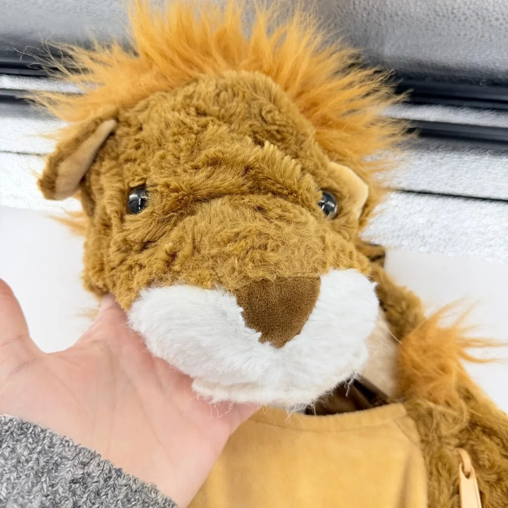 N/A plush lion