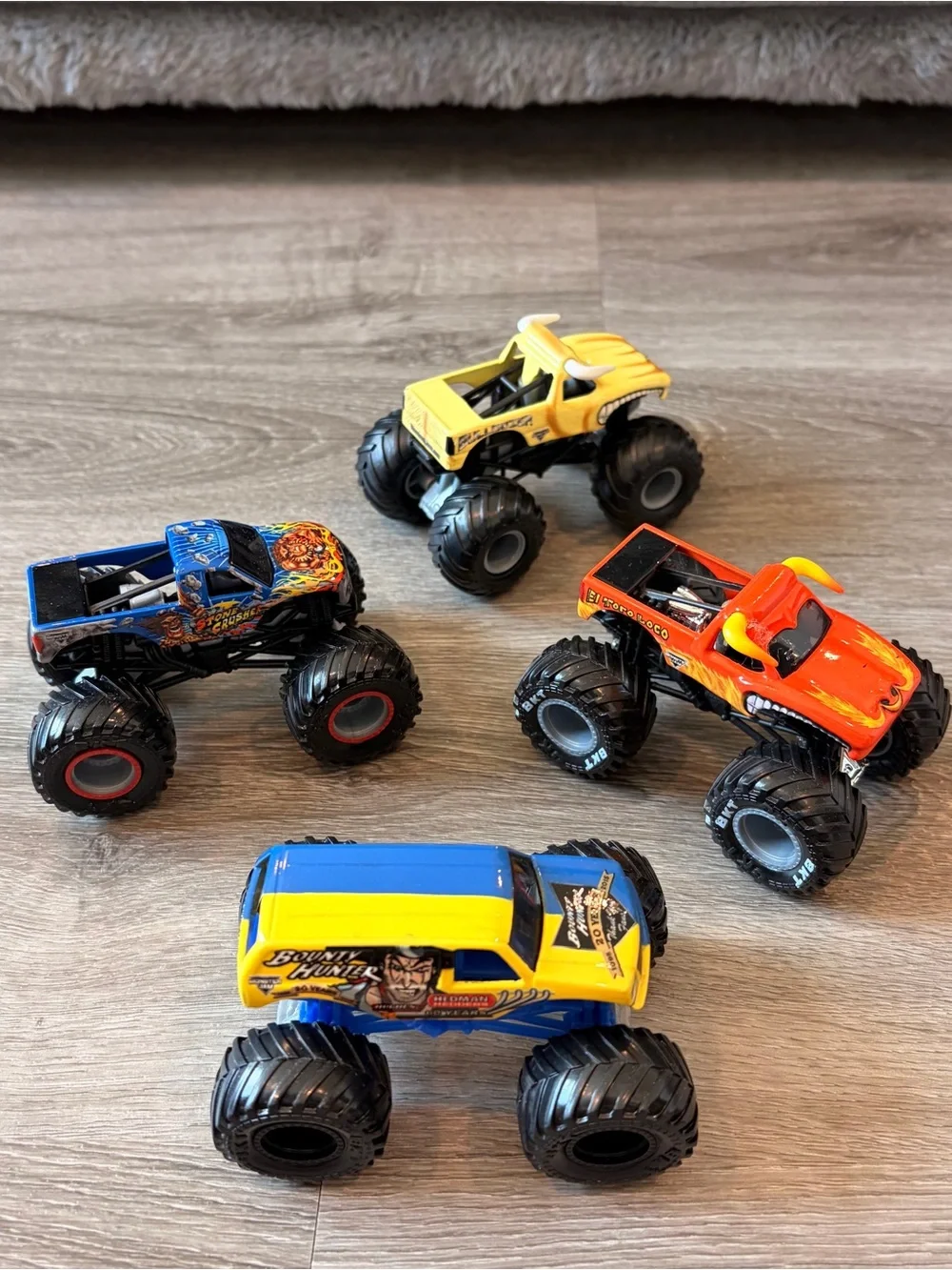 N/A set good trucks