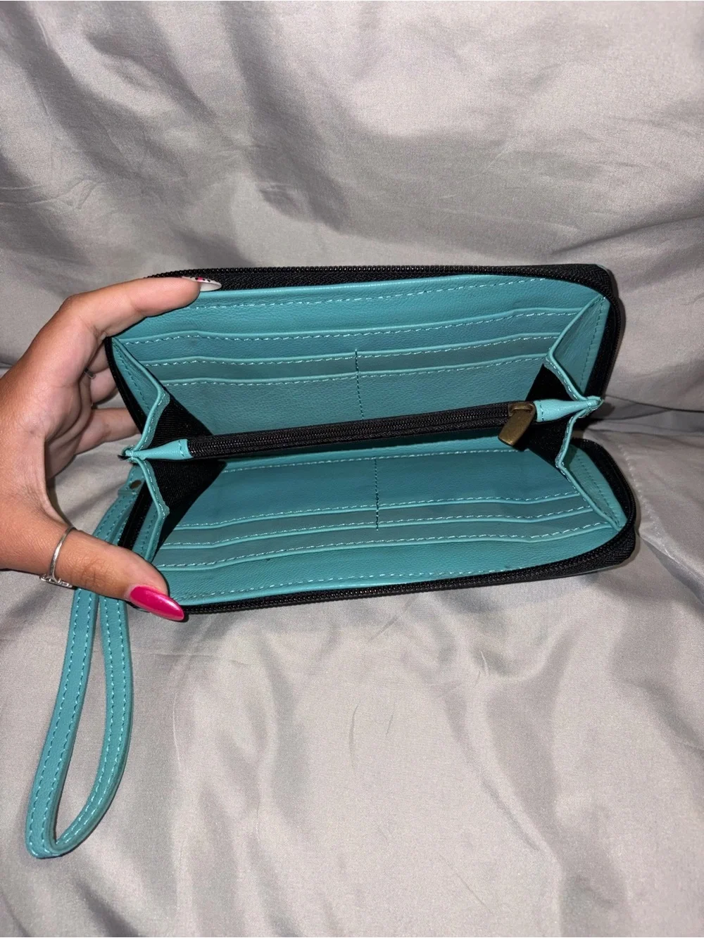 N/A teal white