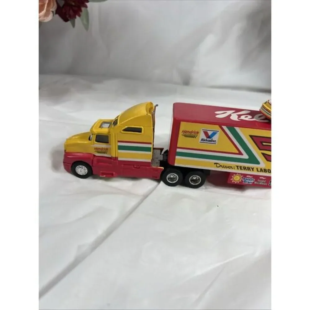 1997 Racing Champions 1:87 Micro Team Transporter NASCAR Terry Labonte Kellogg's