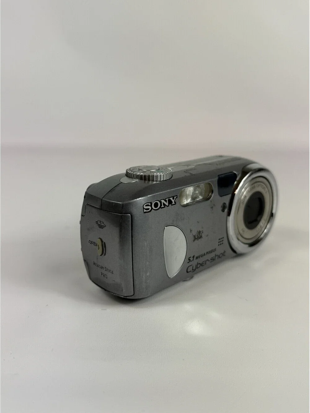 Sony p93a cyber silver