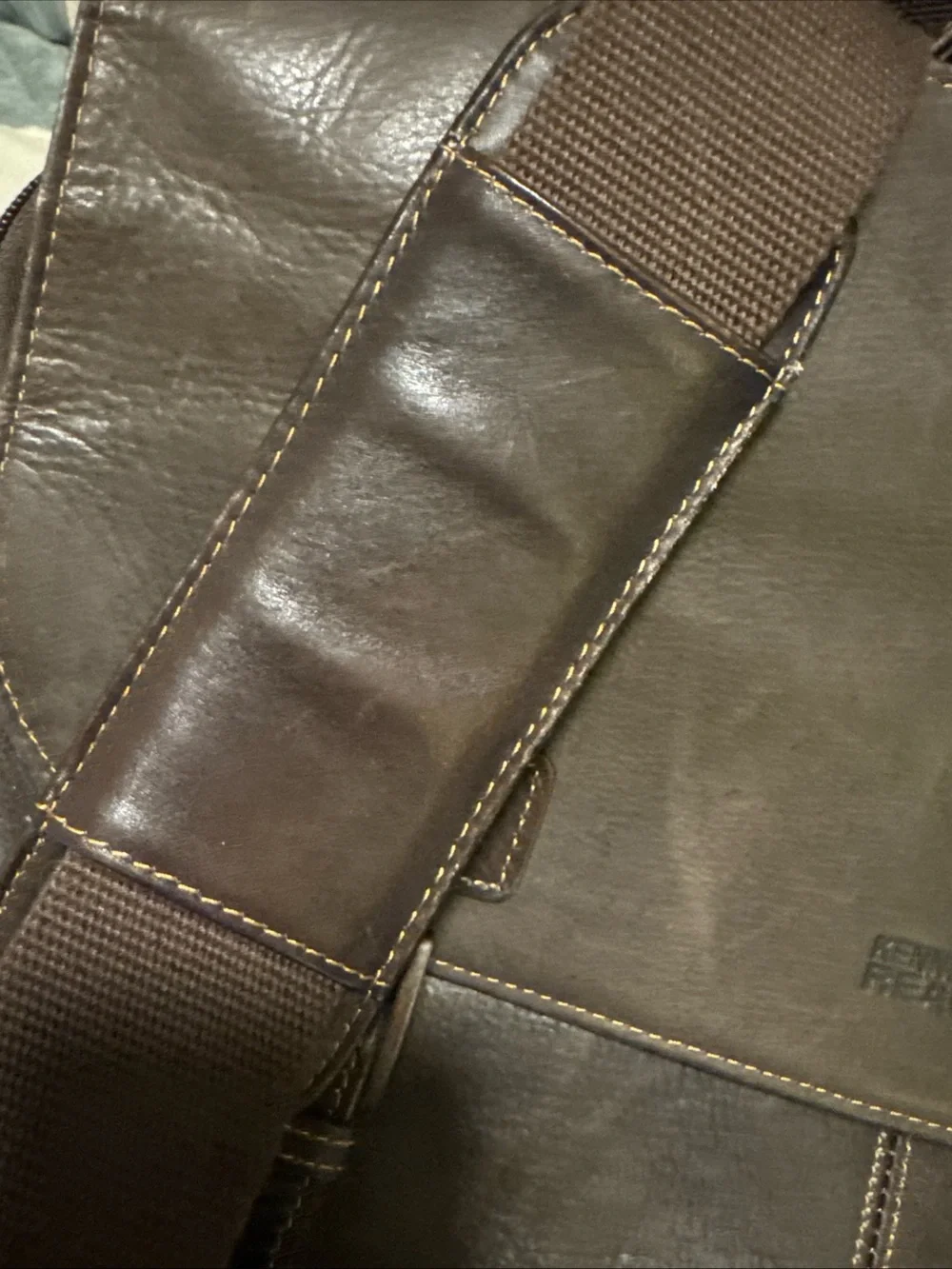 Kenneth Cole Reaction pockets sleek buckle