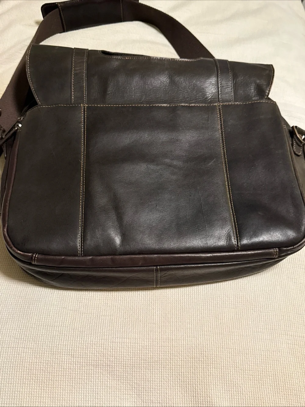 Kenneth Cole Reaction messenger professional