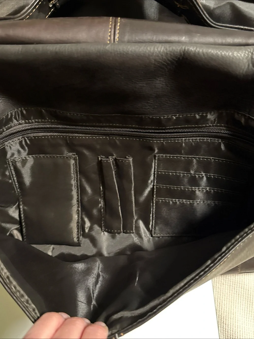 Kenneth Cole Reaction sleek design