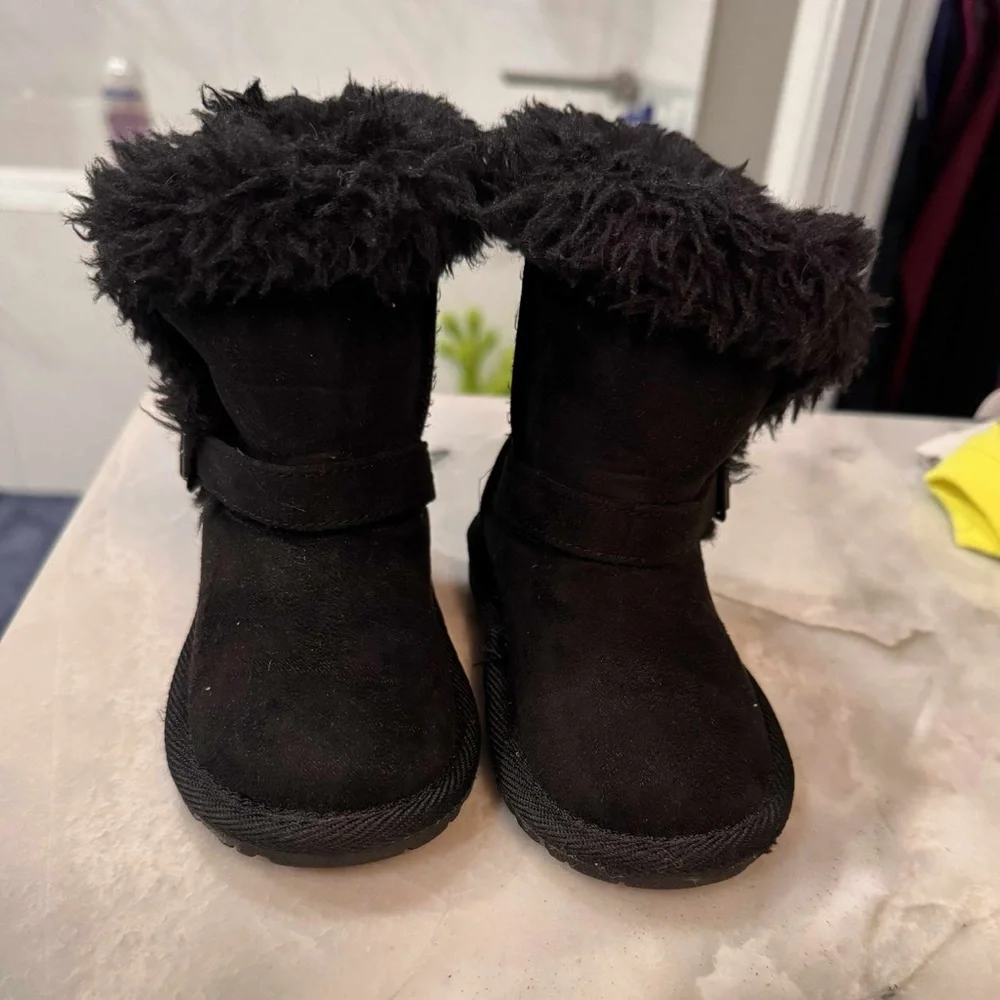 N/A stylish black