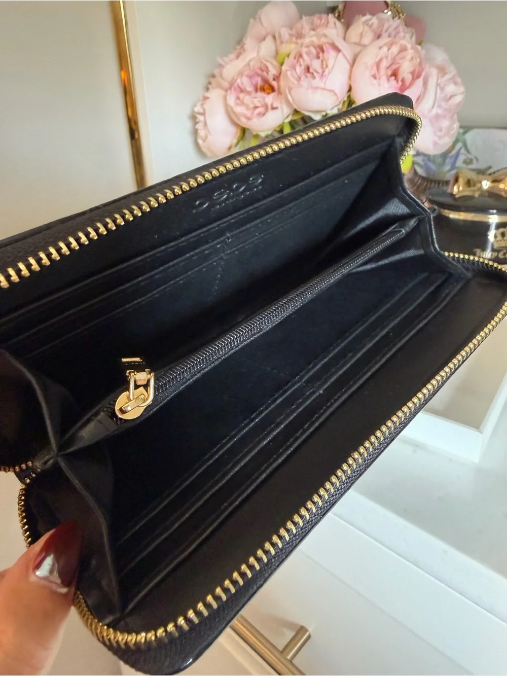 bebe glossy black