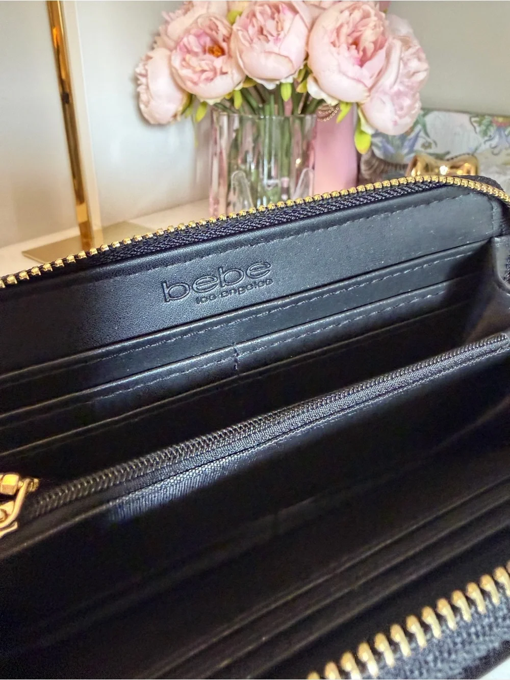bebe glossy black