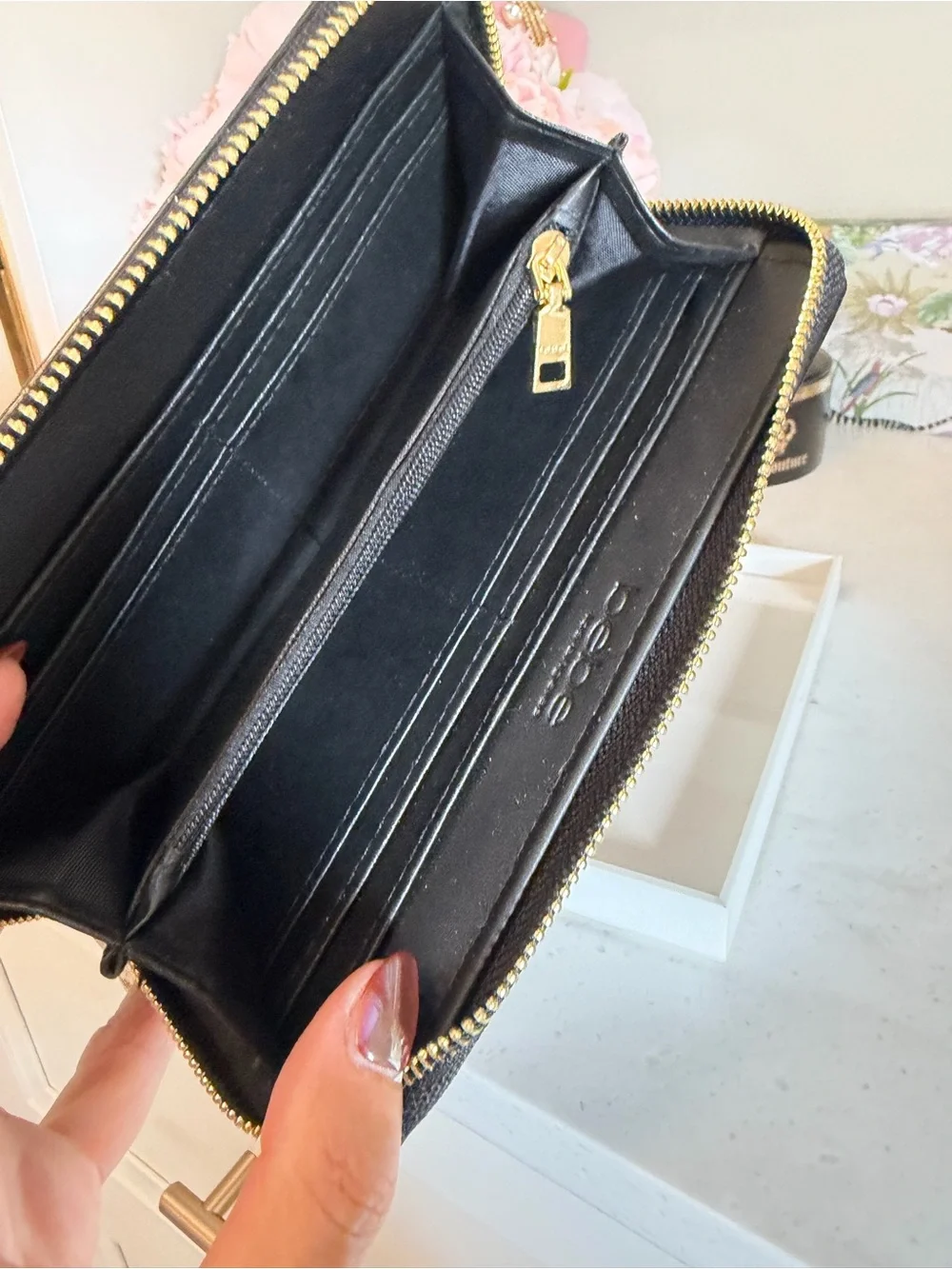 bebe glossy black