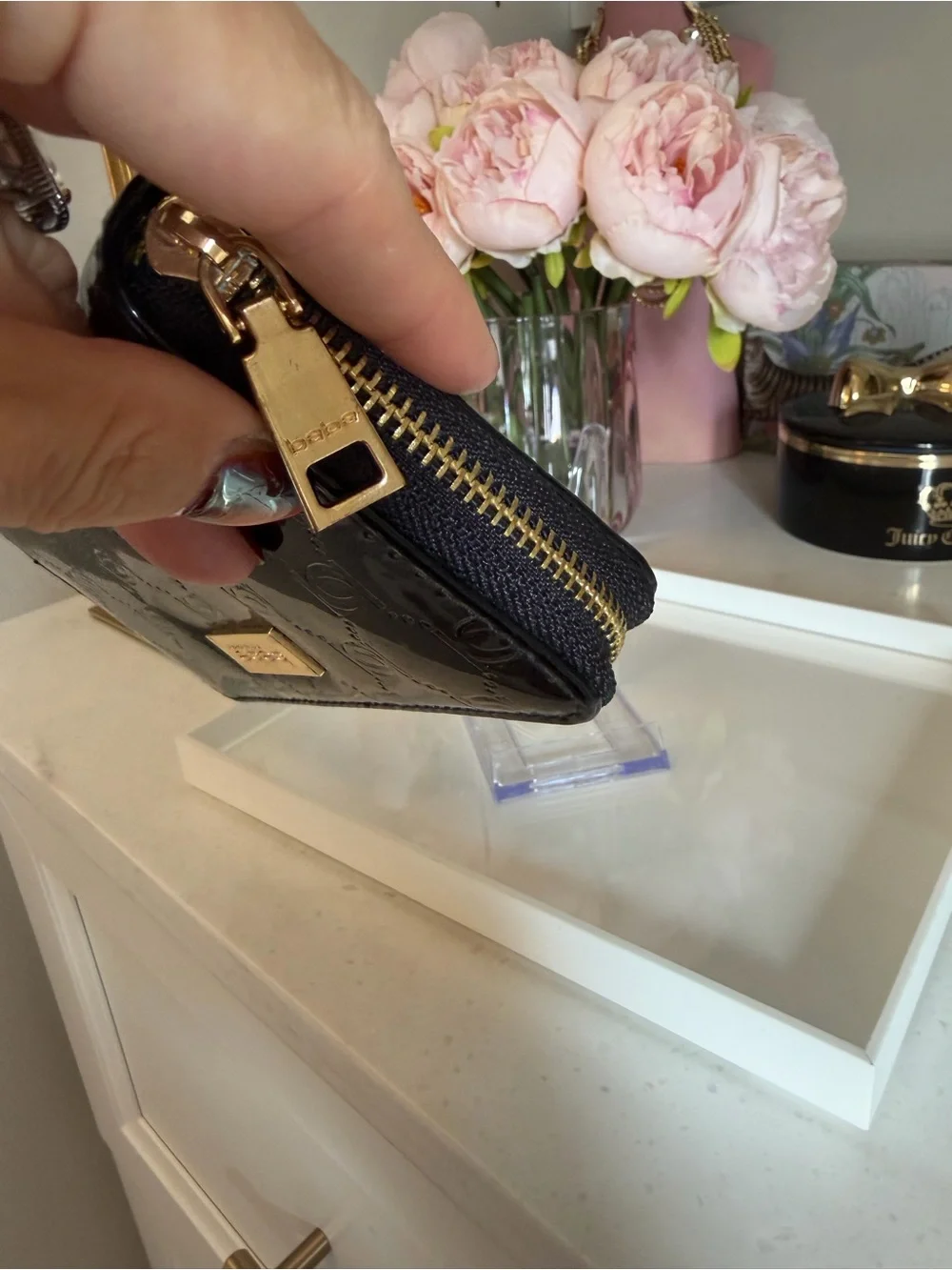 bebe glossy black