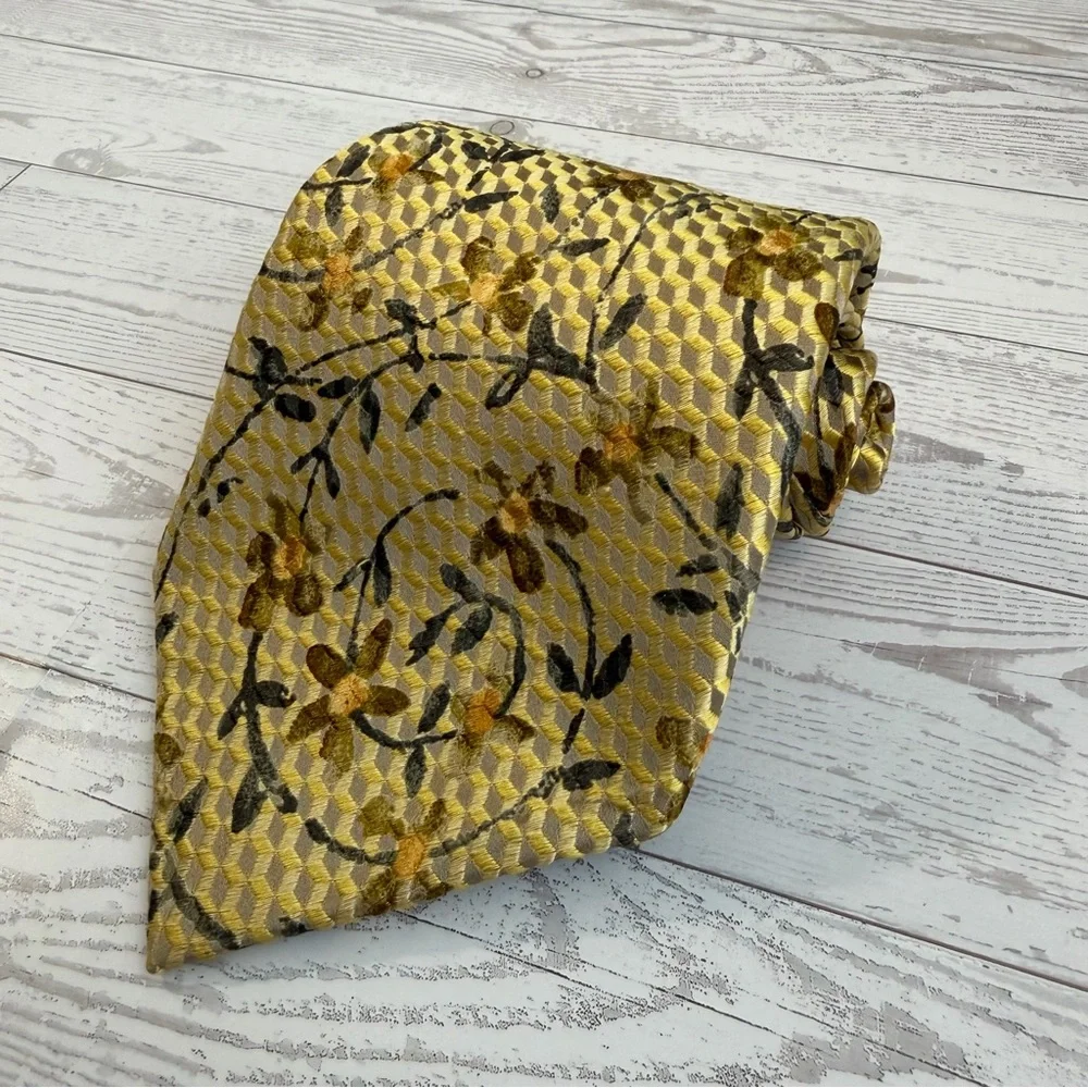 Ermenegildo Zegna, Yellow Floral, 100% Silk, Made in Italy, Designer‎ Neck Tie