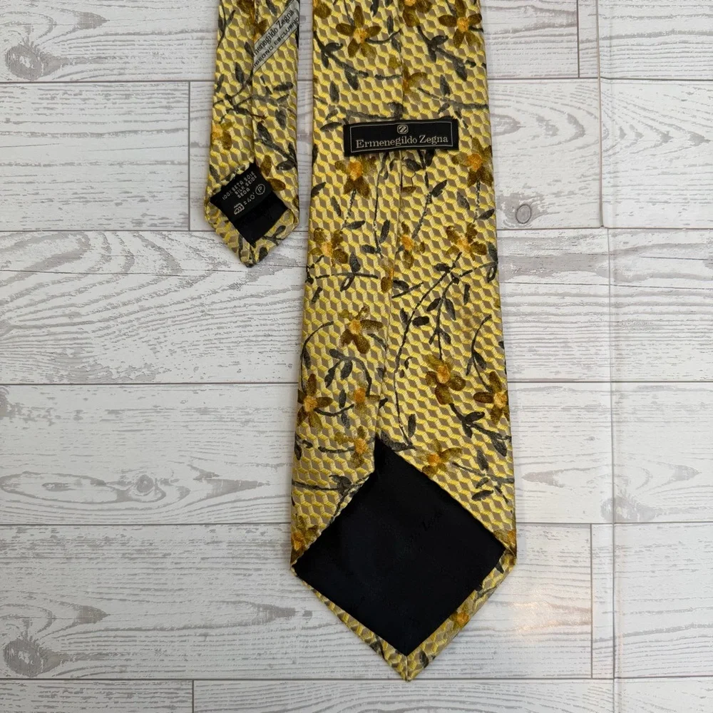 Ermenegildo Zegna pattern olive tones