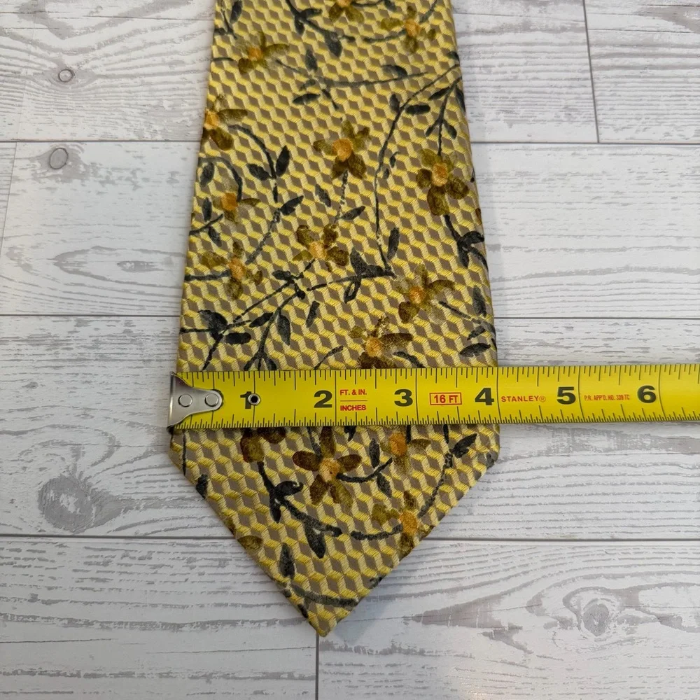 Ermenegildo Zegna features men’s preowned