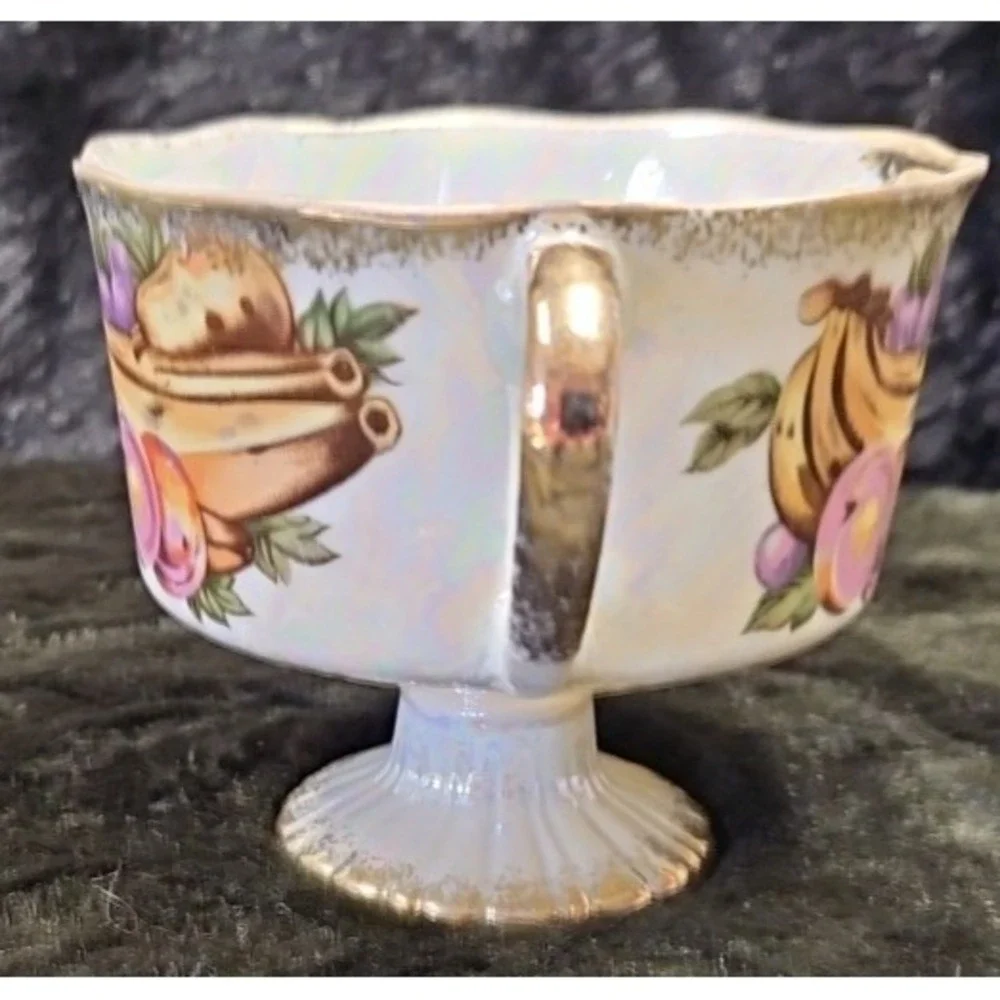 Unmarked this lusterware