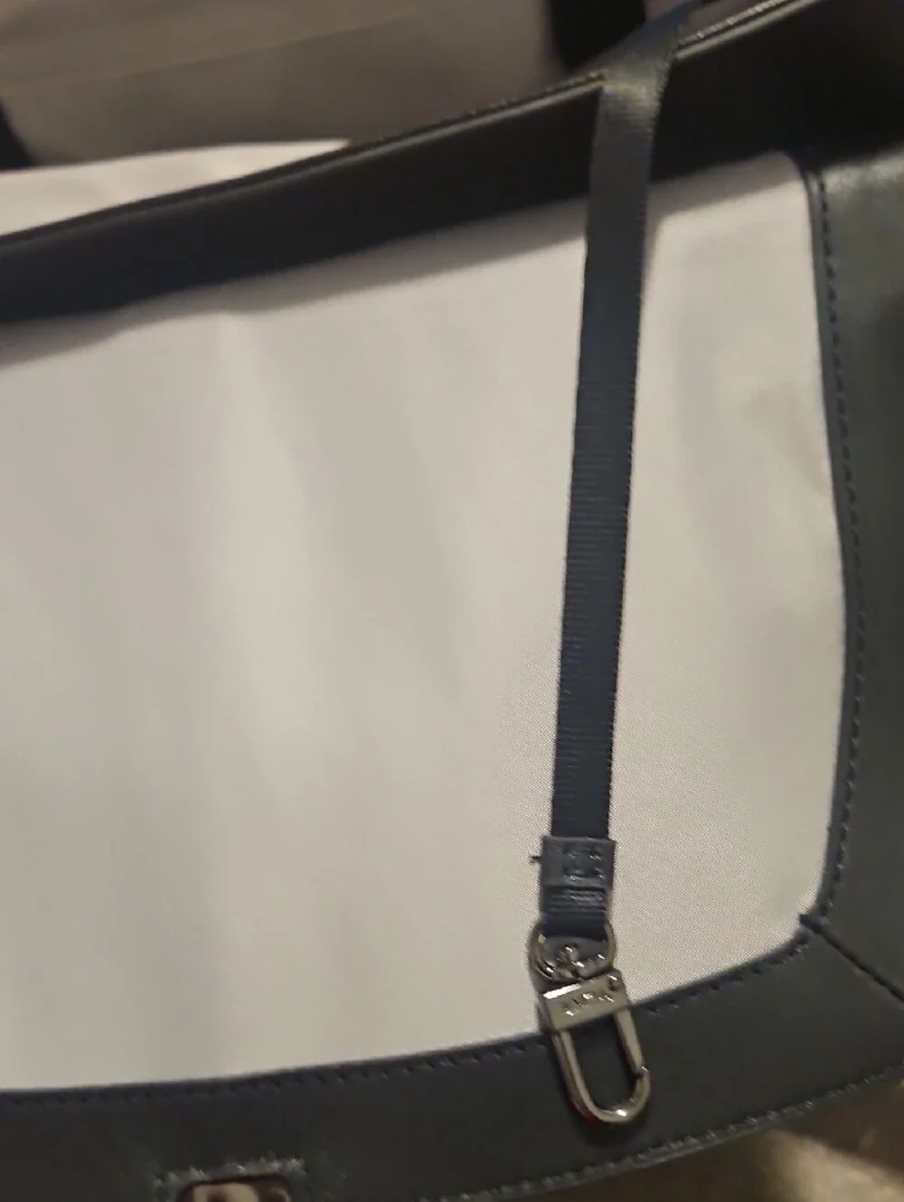Tumi minimalist black
