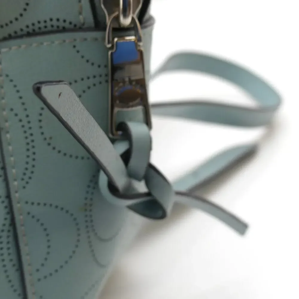 Coach description features