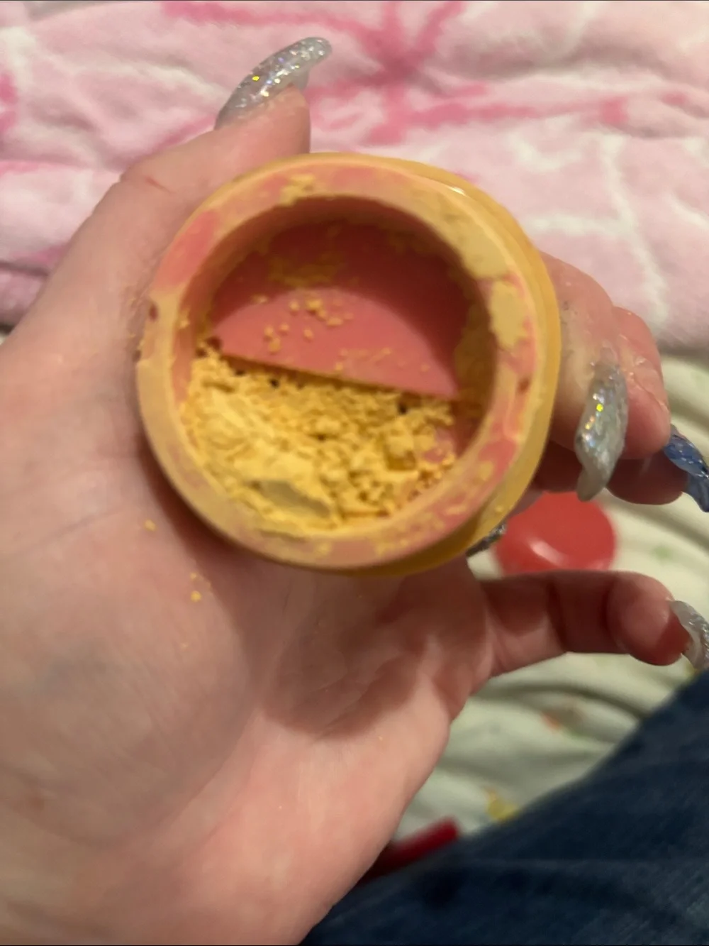NYX professional makeup wonder, snatch setting powder in shade banana brat
