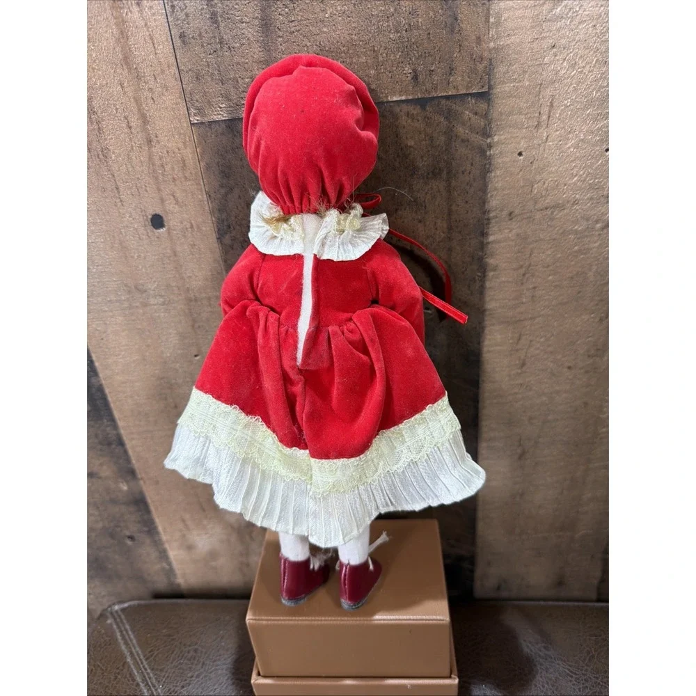 Yuletide Treasures add touch
