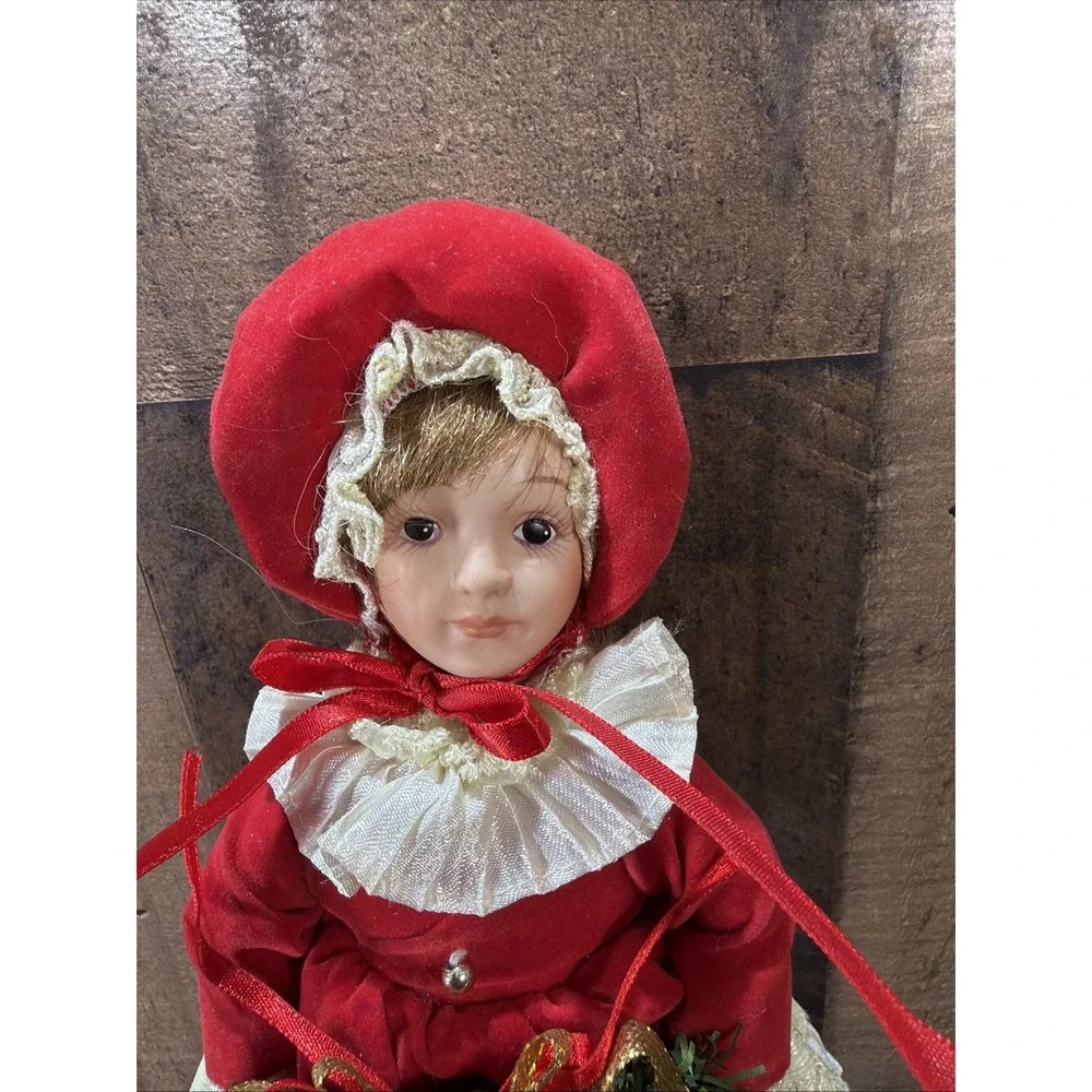 Yuletide Treasures add touch