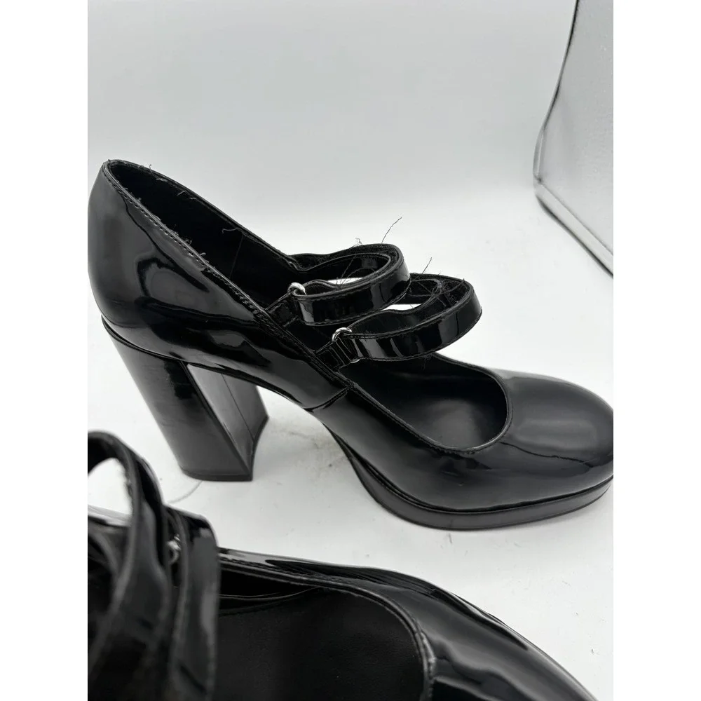 Steve Madden brand steve