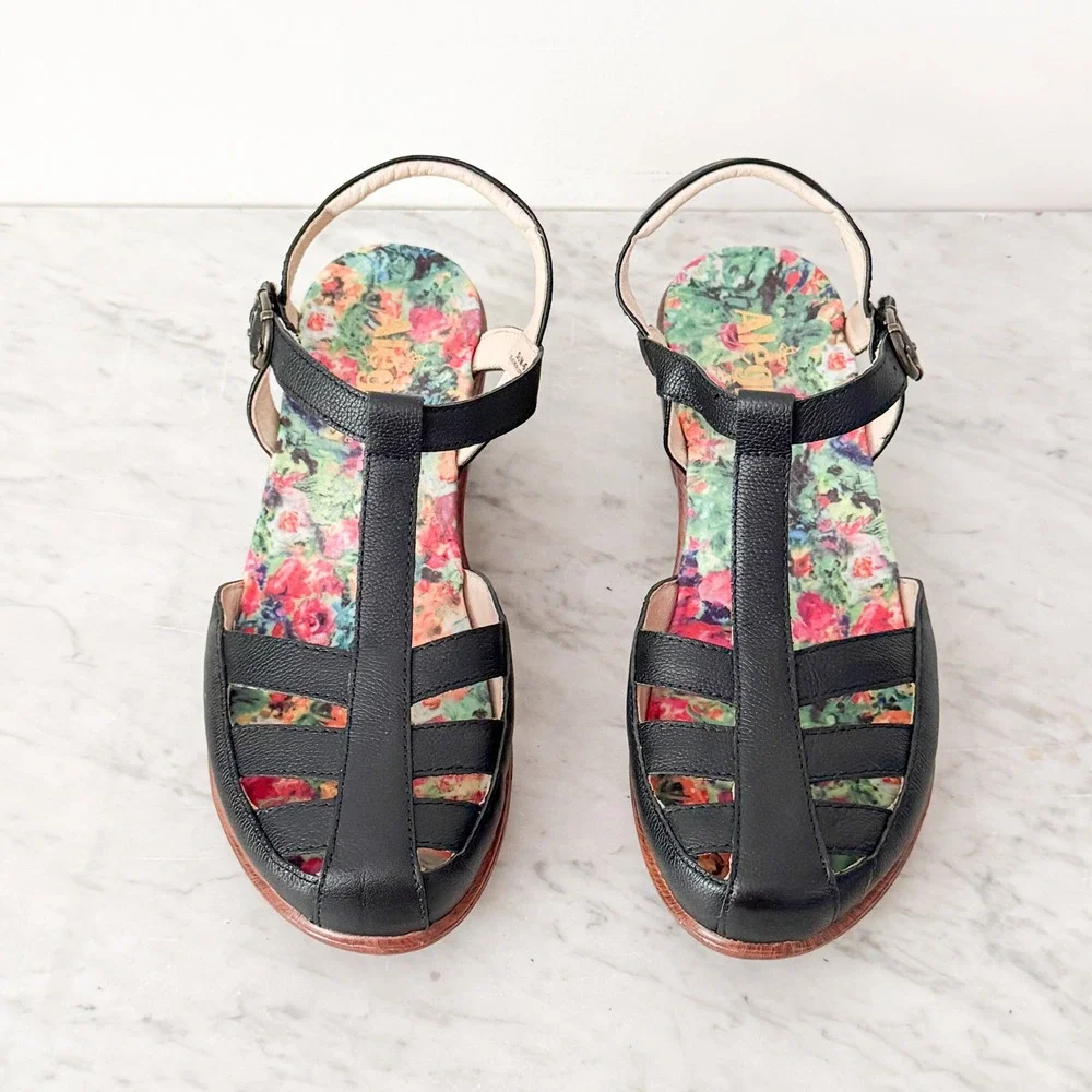 Alegria strap leather