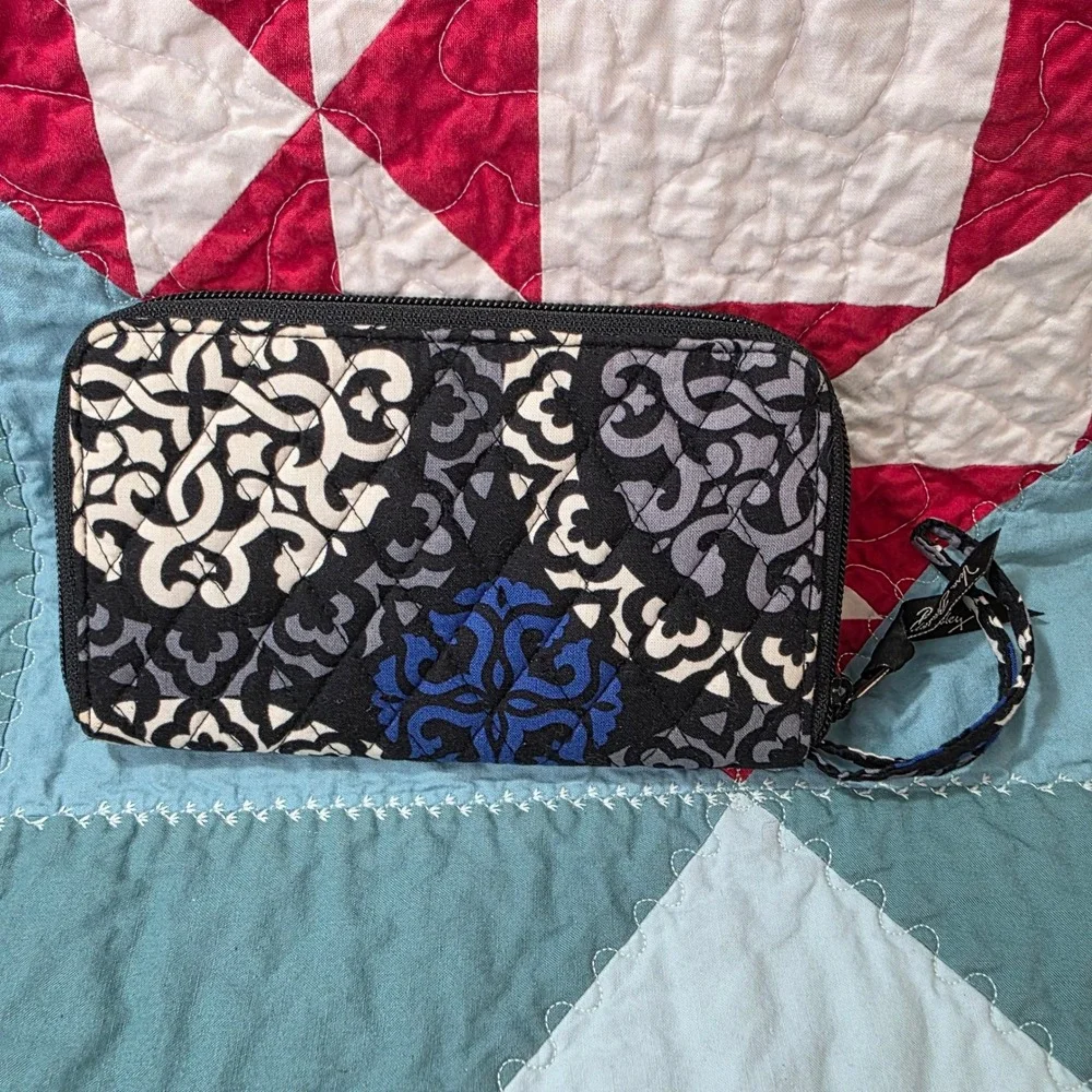 Vera Bradley Blue Bayou Zip Around Wallet Quilted Cotton Black‎ Blue White