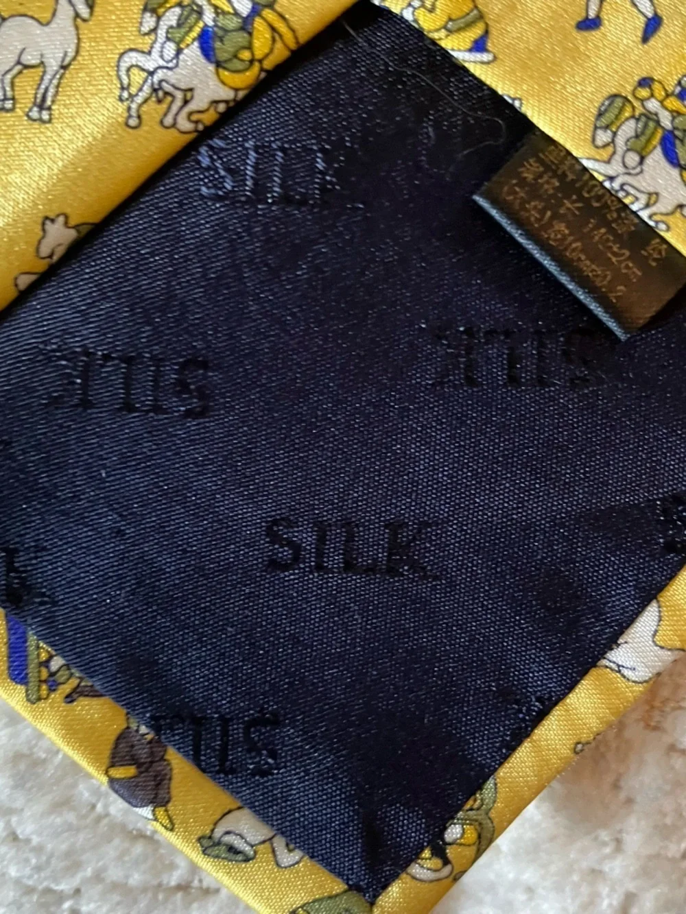 N/A men’s tie