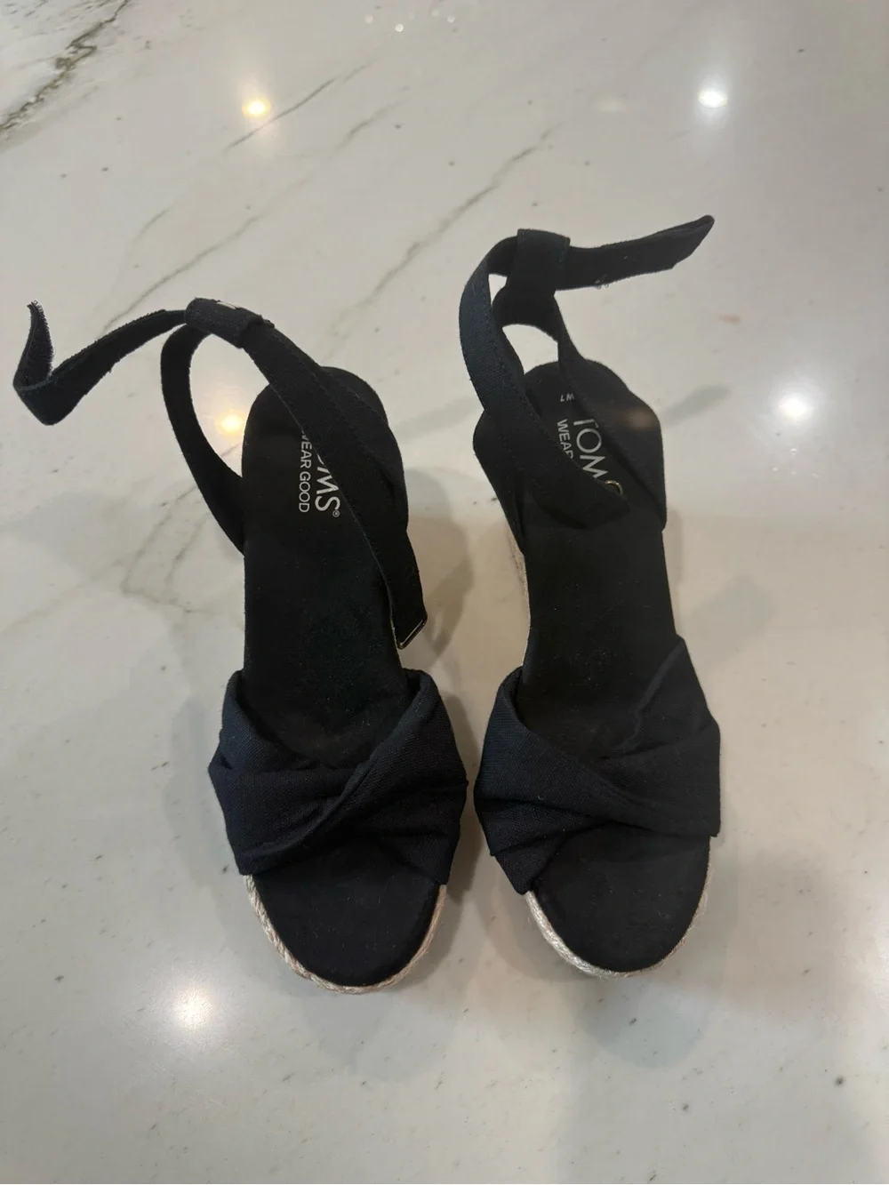 Toms classic black