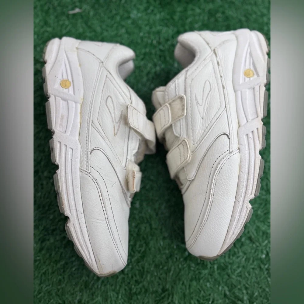 Brooks good preowned