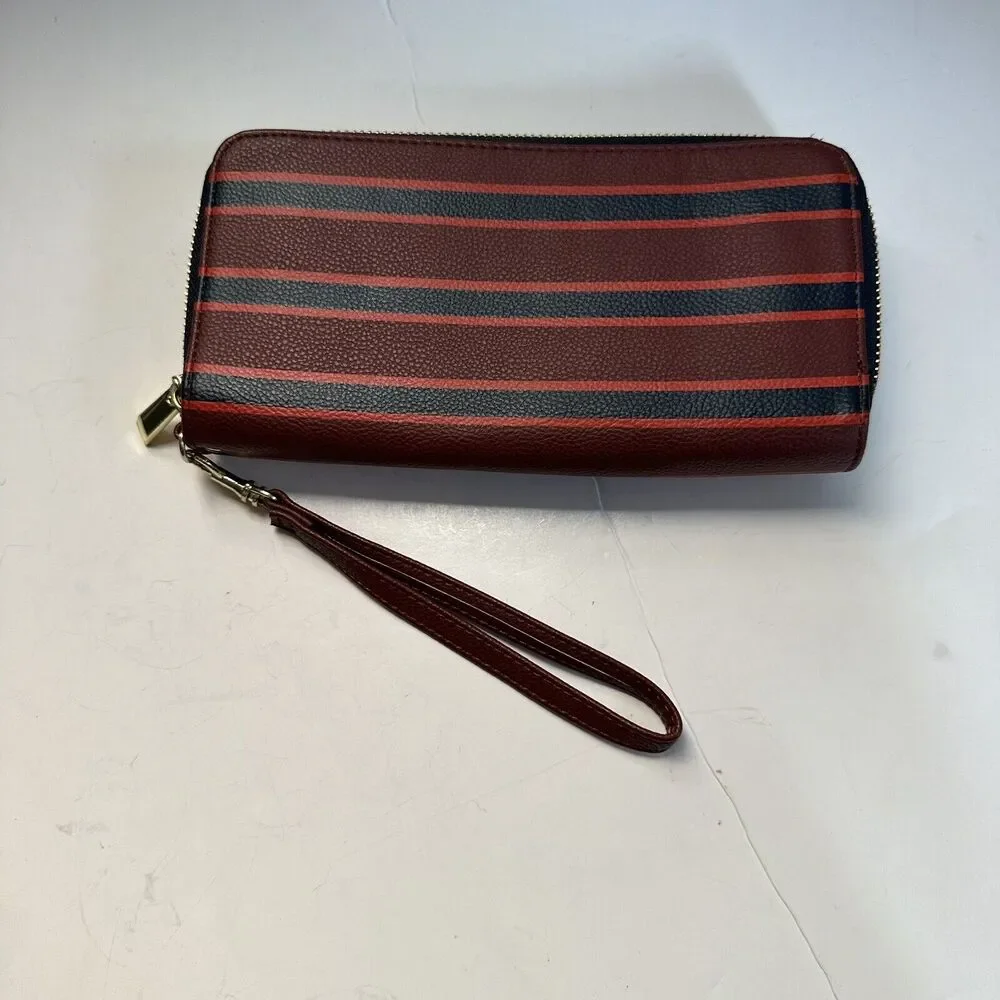 Target wristlet wallet
