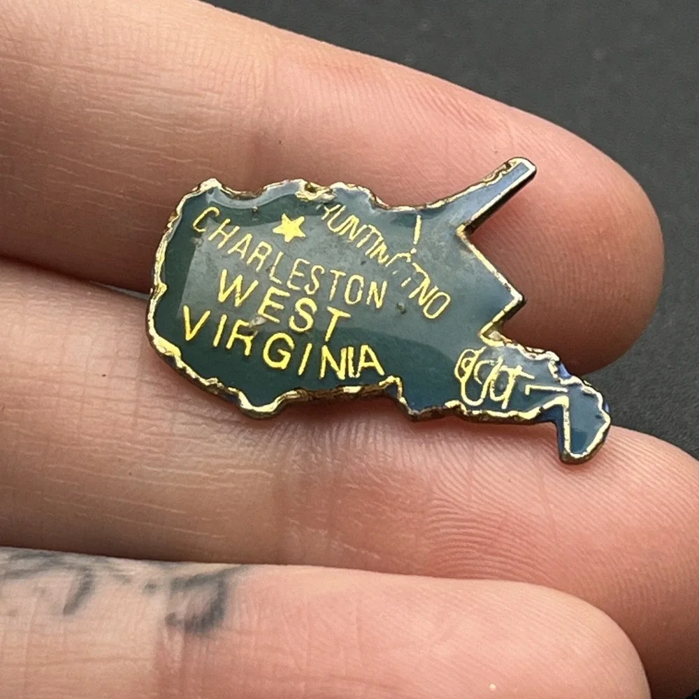 West Virginia Charleston State Outline United States Of America Lapel‎ Hat Pin