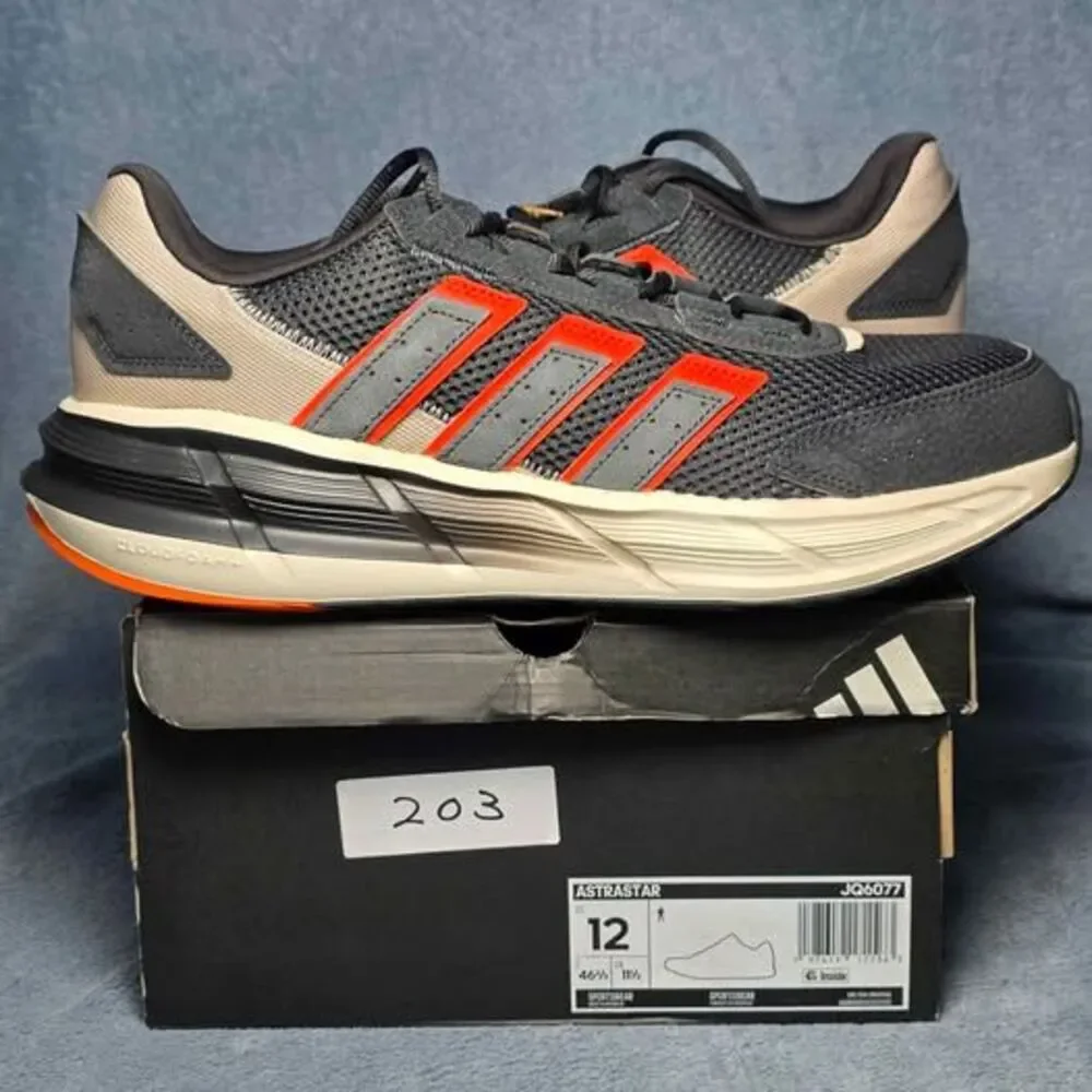 New Adidas ASTRATAR Mens US 12 Sneakers