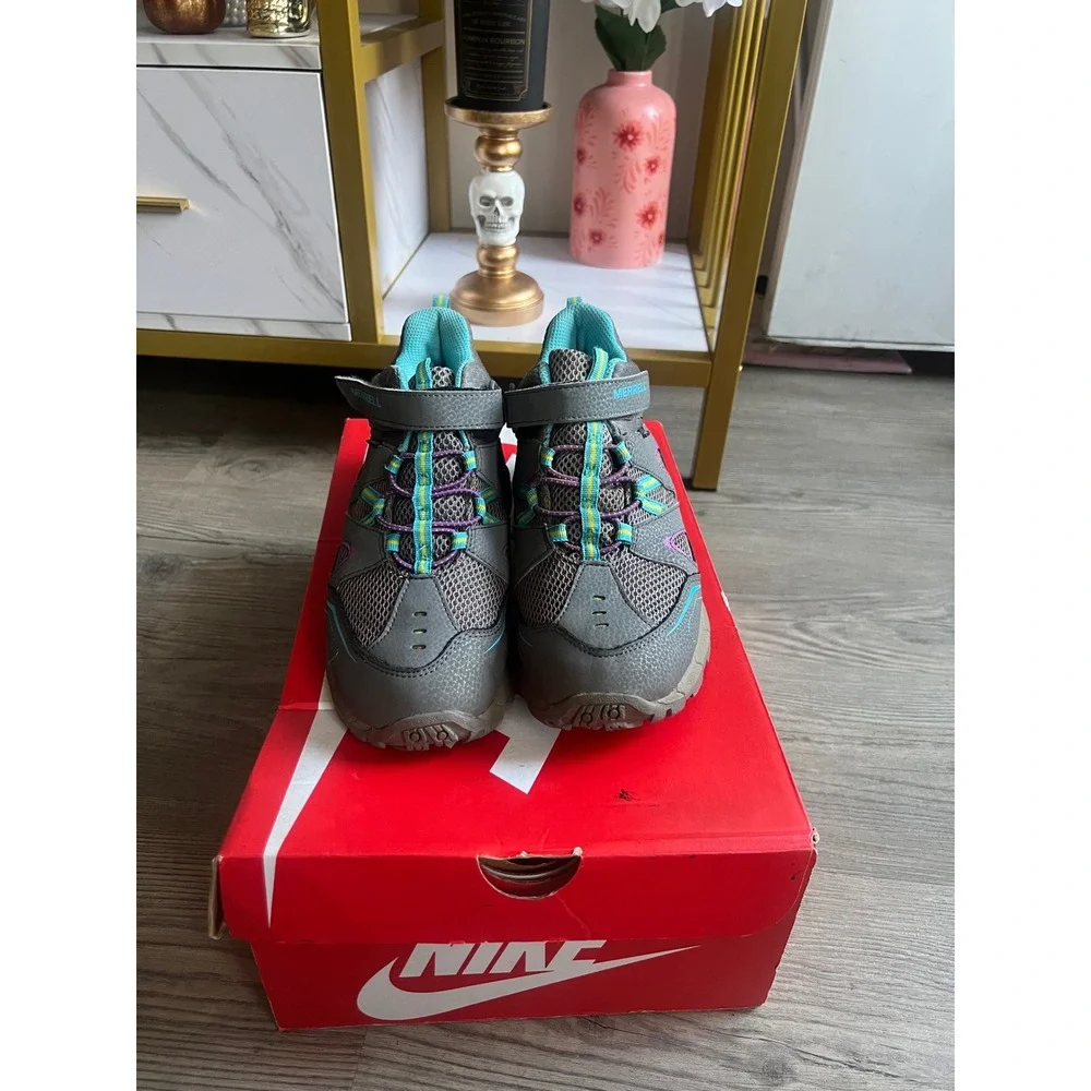 Merrell size 6y