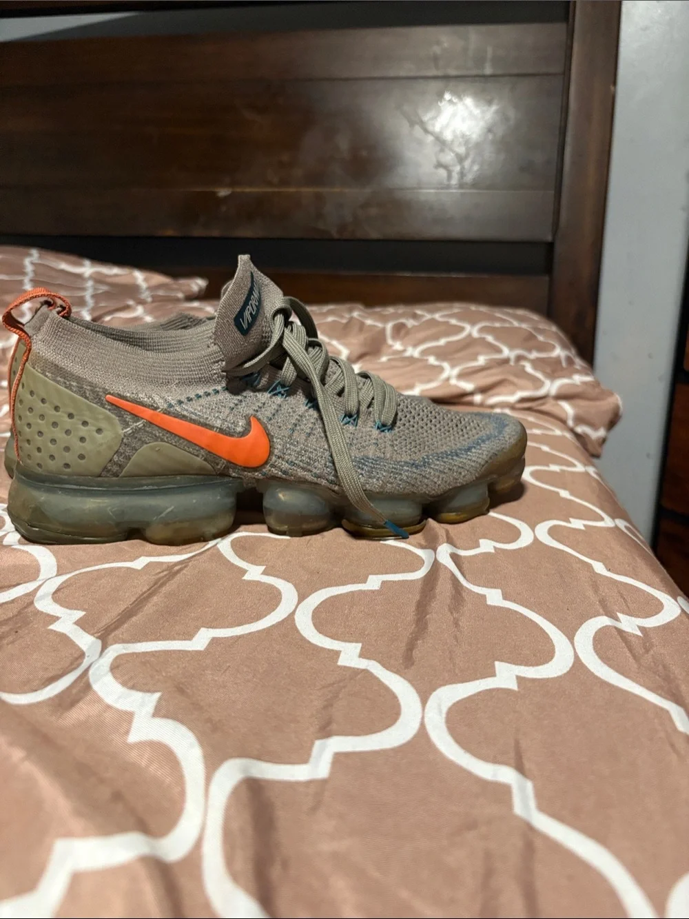 Nike breathable flyknit