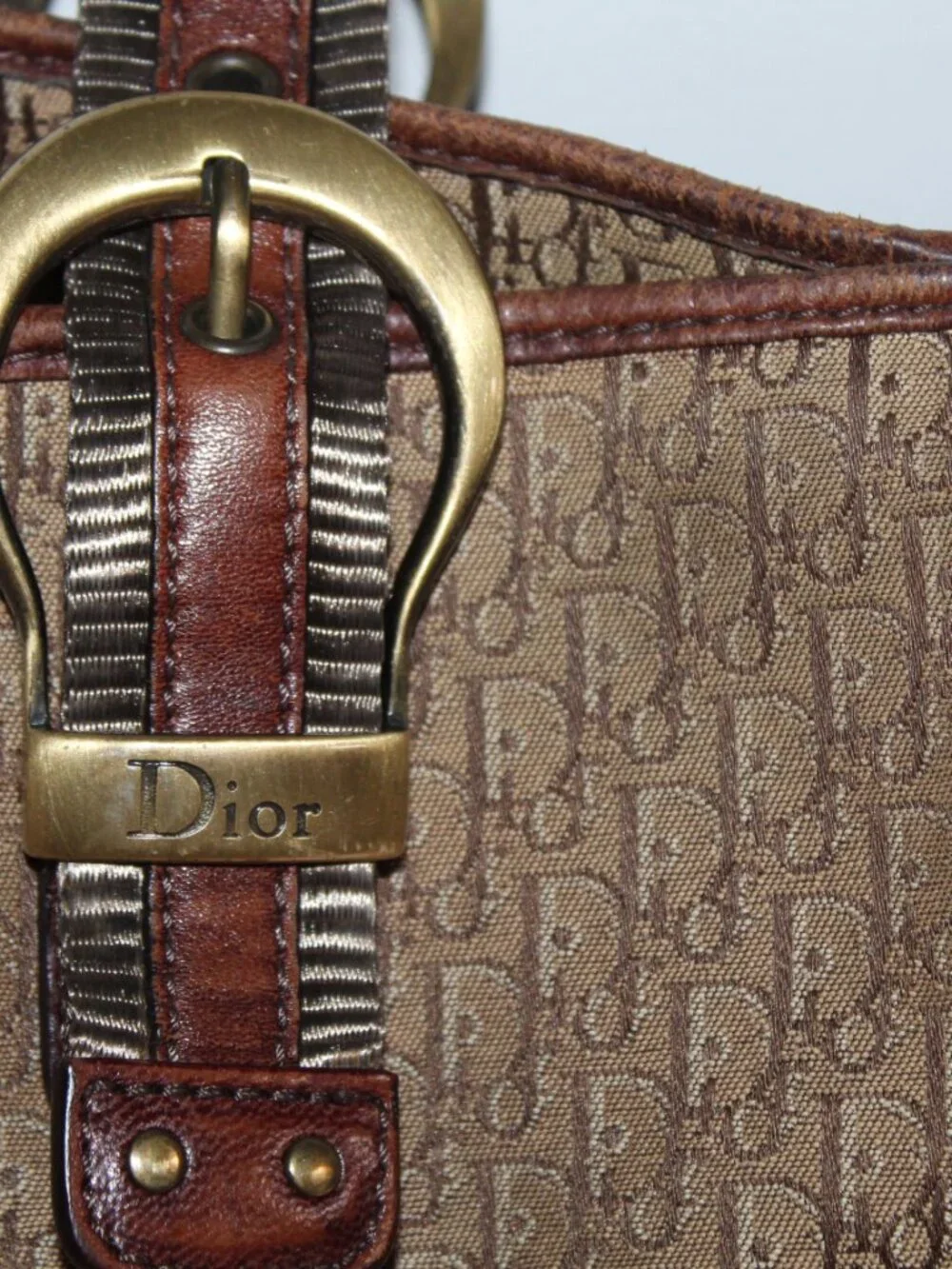 Dior exterior corner