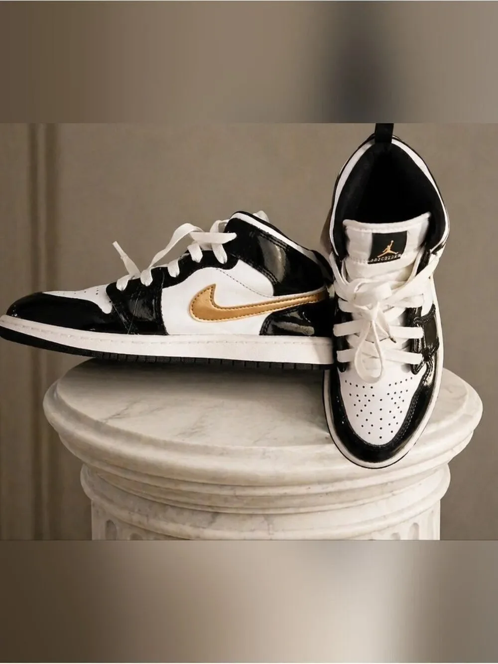 Air Jordan 1 Mid SE Patent Black Gold Kids 3Y BQ6932-007