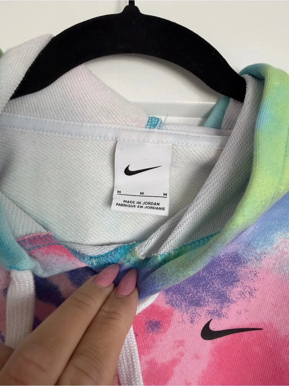 Nike bright tie