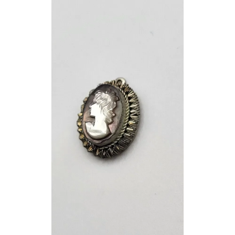 True Vintage Carved Mother of Pearl Cameo Pendant Stamped 26800 .75in