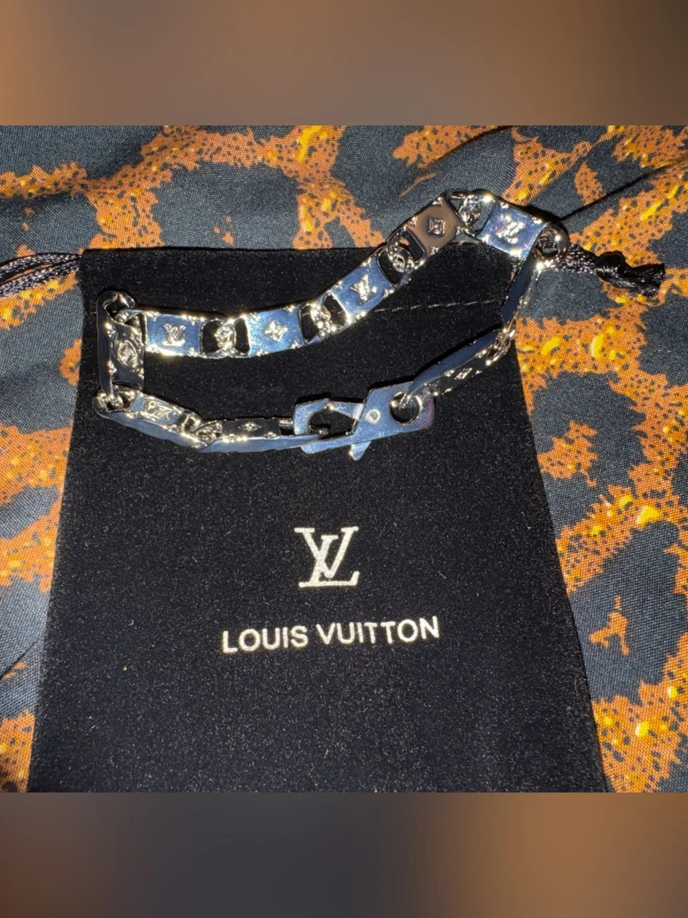 Louis Vuitton elegant louis