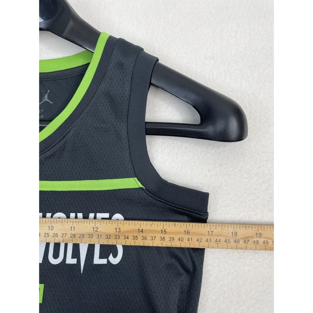 Nike chest 17