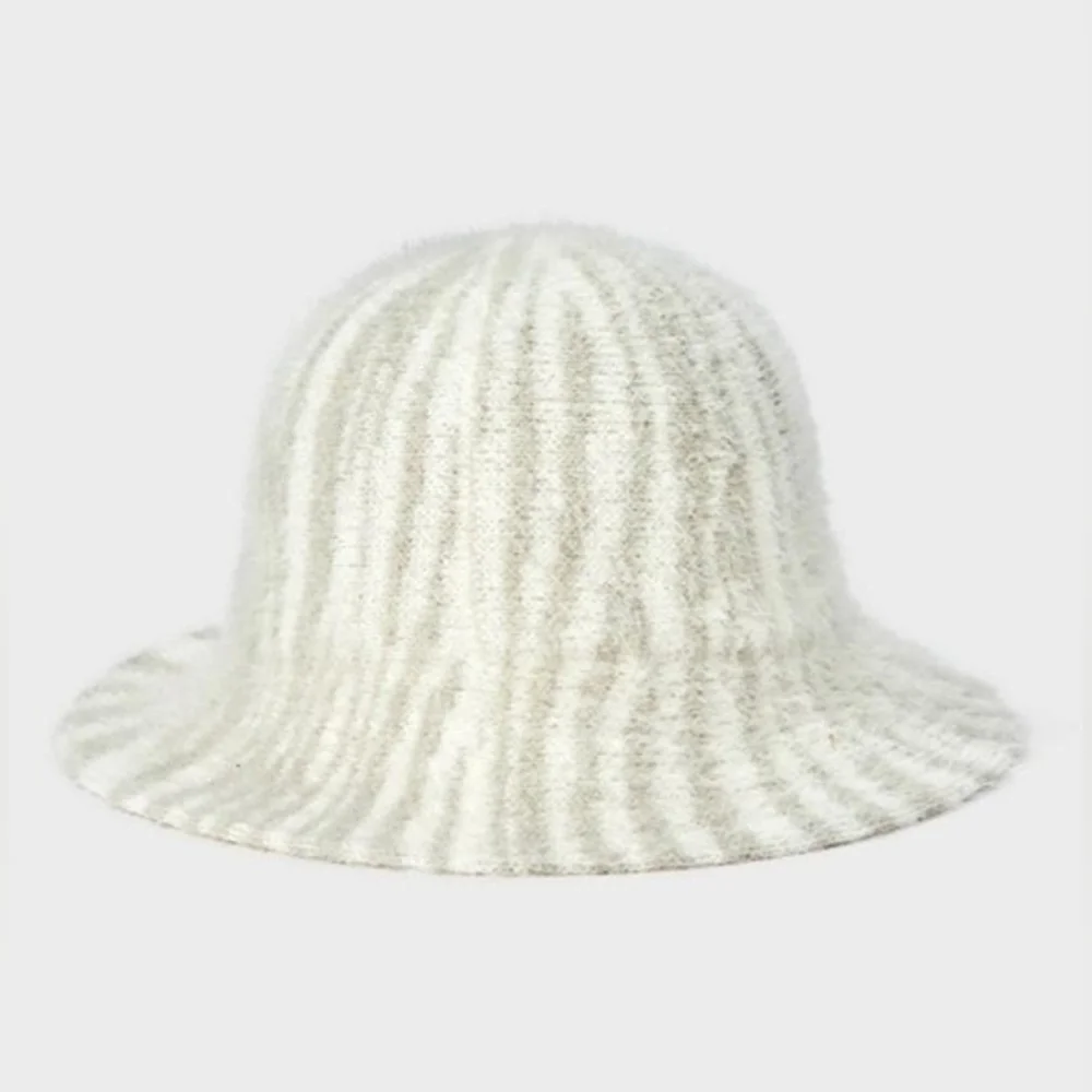 🌻NWT A New Day Brushed Bucket Hat, Cream/ Zebra Print