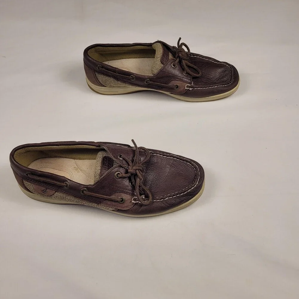 Sperry brand top