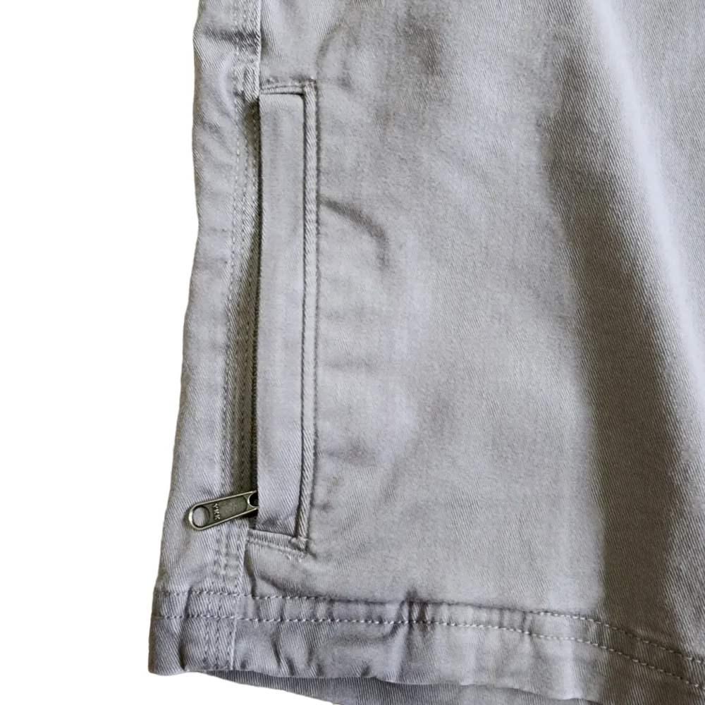 Columbia cargo grey