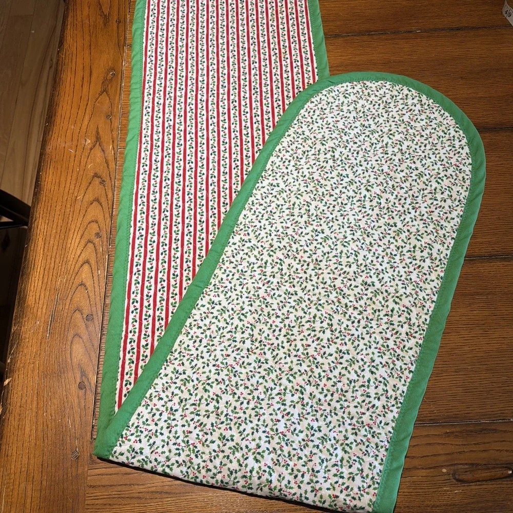 Vtg Christmas Table Runner 2 Sided Red Green Holly 67