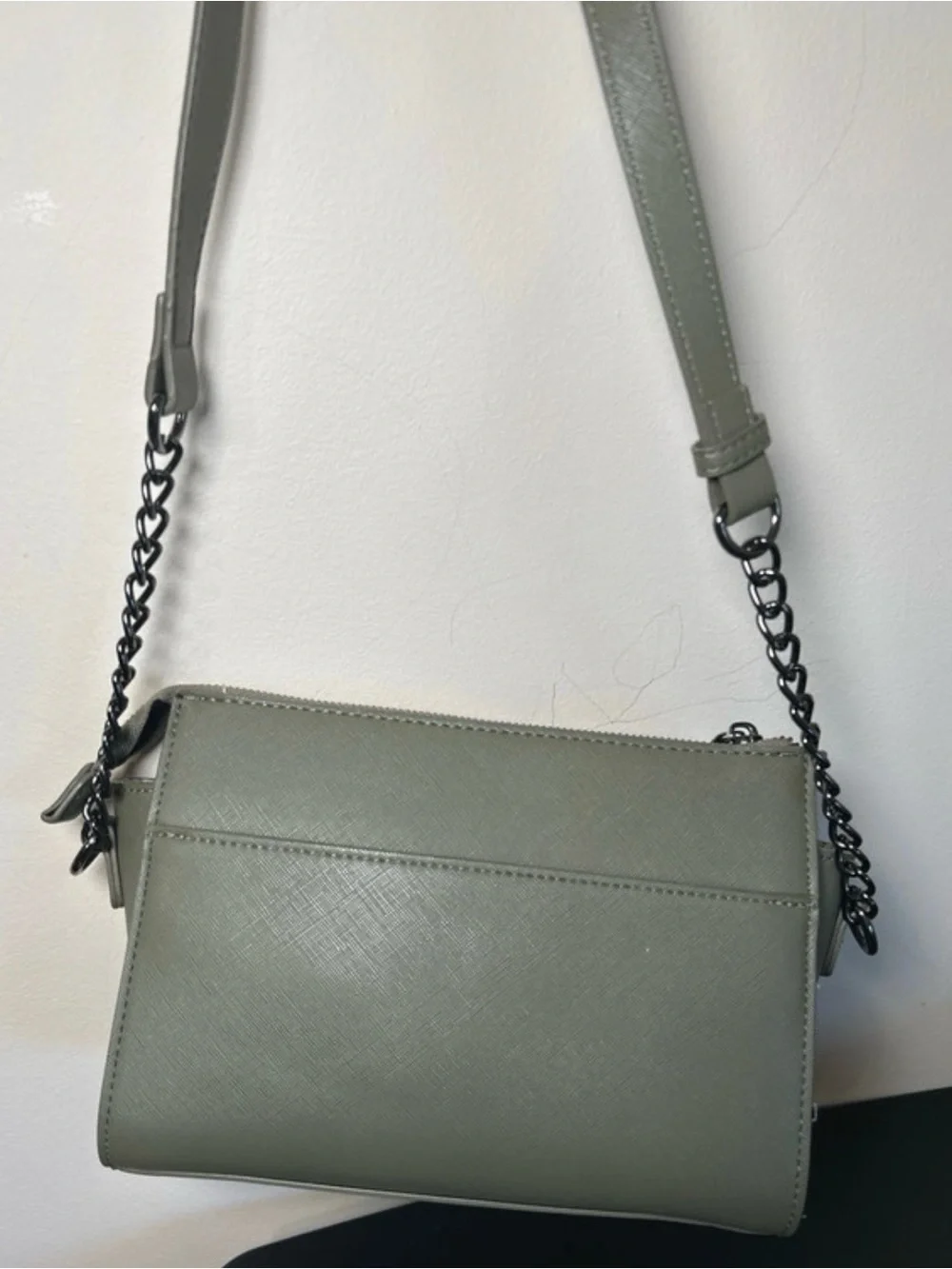 Steve Madden compact steve