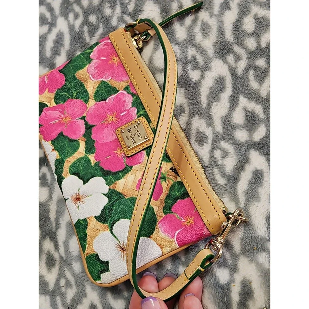 Dooney & Bourke like new
