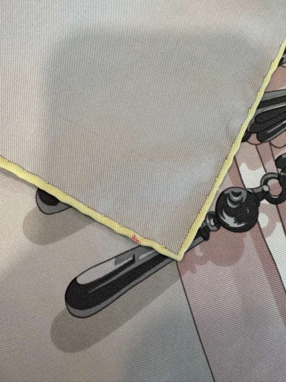 Hermes out silk wear