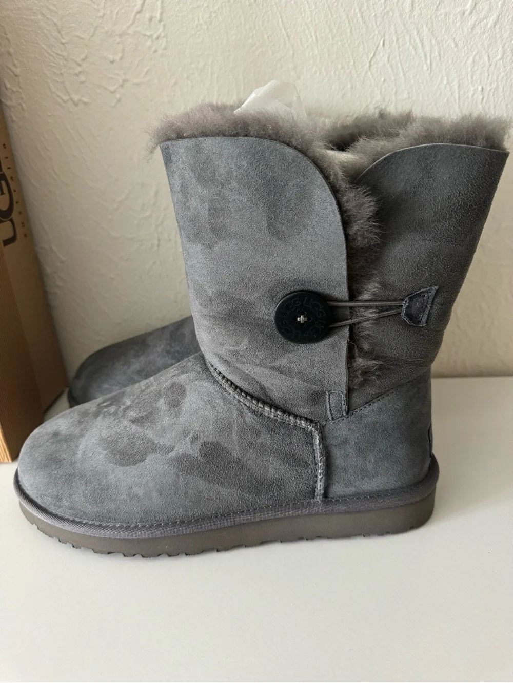 UGG bailey button