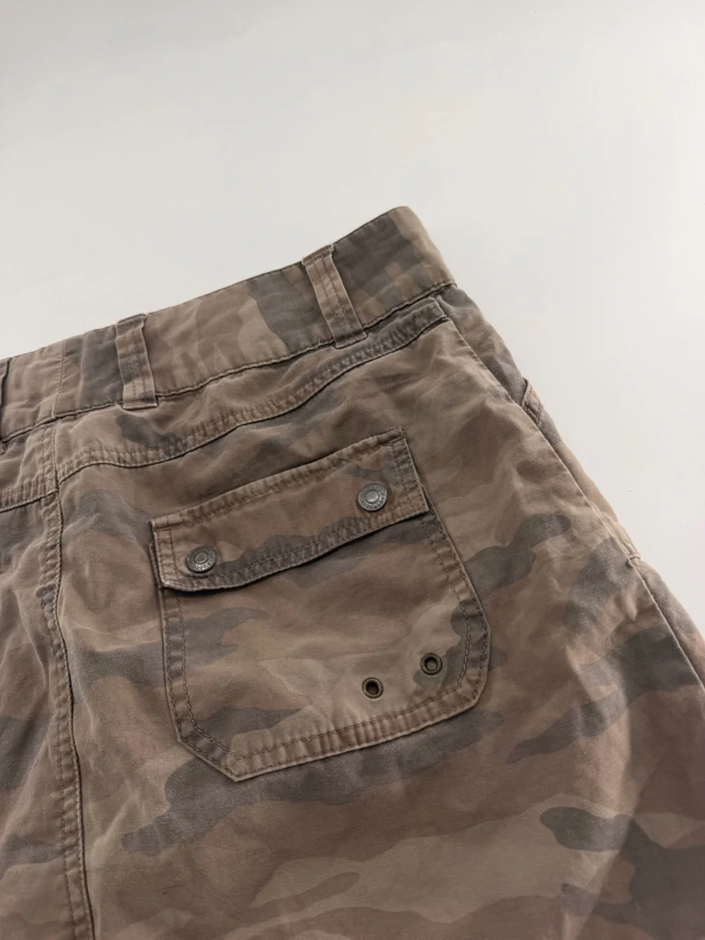 Old Navy waist laying
